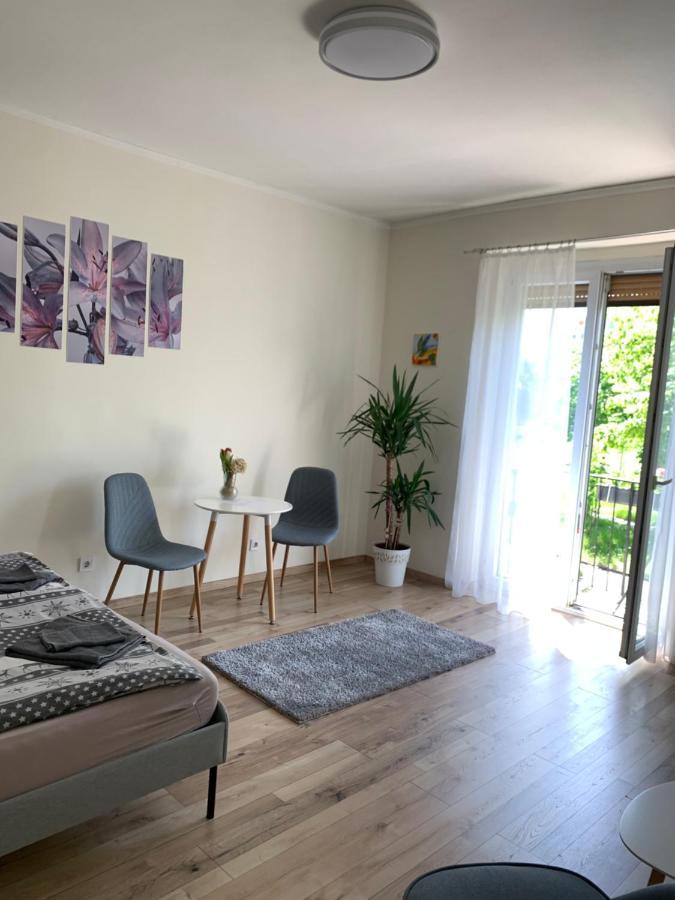 Világos, kellemes lakás, jó közlekedéssel Budapeste Exterior foto